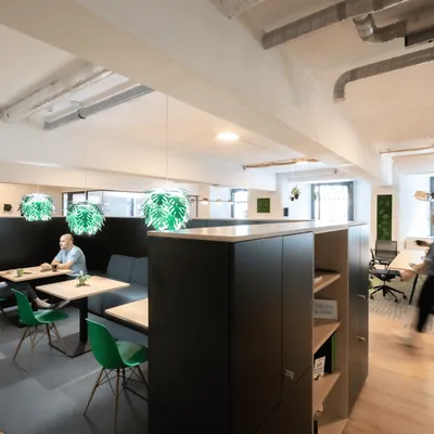 Lounge und Essensbereich im Coworking Space Rivvers in Essen Innenstadt