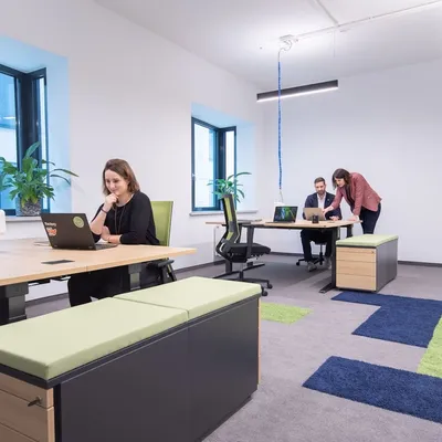 Teambüro mit mehreren Personen Coworking Space Rivvers in Mülheim Innenstadt