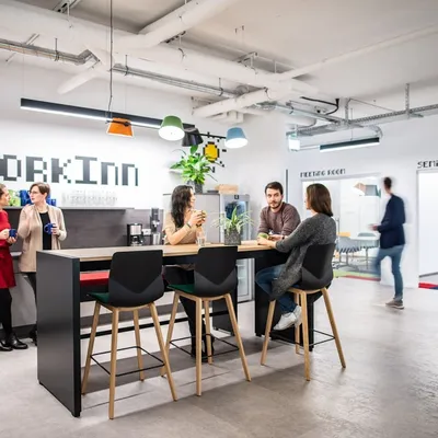 Küchenbereich im Coworking Space Rivvers in Mülheim Innenstadt.