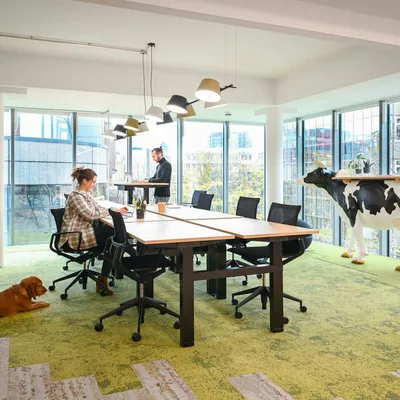 Open Space Bereich im Coworking Space Rivvers in der Dortmunder Innenstadt.