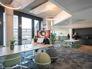 rivvers-coworking-space-frankfurt-hauptbahnhof-community-bereich