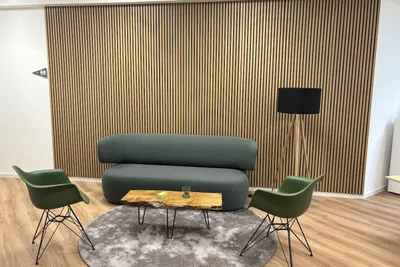 Loungebereich im Coworking Space Rivvers