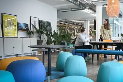 Loungebereich des Coworkingspace Rivvers Bochum-Bermuda3eck