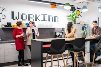 Küchenbereich im Coworking Space Rivvers in Mülheim Innenstadt.